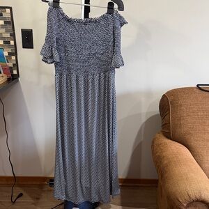 Vince Camuto Navy and White can be put on both Shoulders  Dress or straight acro